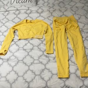 Echt arise scrunch size small